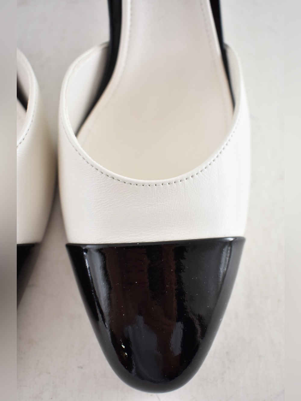 Chanel 26A Metiers Blazy White Black Red Apple Sling CC Slingback Heel Pump 38 - Picture 8 of 16